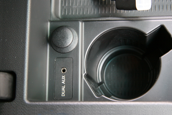 a/tack DUAL AUX AT-706